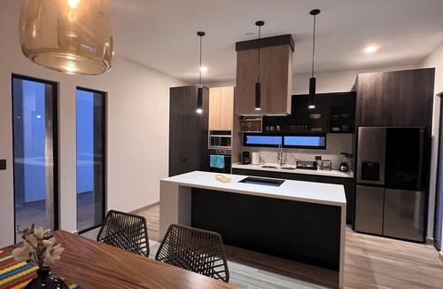 La Ventana House | Modern, Clean & Airy Beach Retreat with Pool and Rooftop Ocean Views