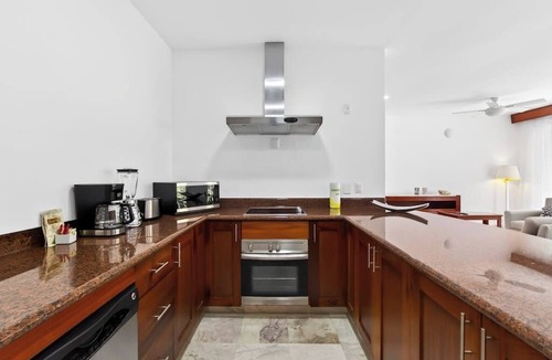 Conchas Chinas Apartment | Modern hillside suite with balcony, city view, pools, gym & full kitchen