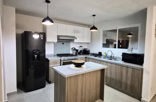 Boulevard Barra Vieja House | Modern House with Beach Club for 8 + Beach Club in Acapulco Diamante