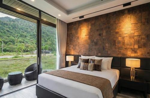 Tho Quang Beach Villa | Modern Luxury Pool Villa w/Sauna 500m to Beach