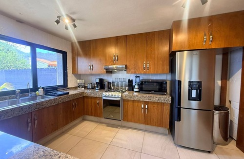 San Antonio Tlayacapan House | Modern Ajijic 2 Bed Home-Fantastic Location-Bikes-Gym-Pickleball Court-Golf Cart