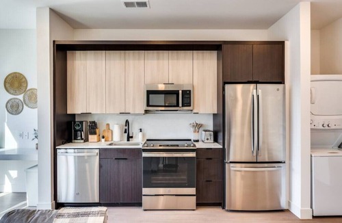 Pendleton Apartment | Modern Studio Rooftop Gym Near Hard Rock