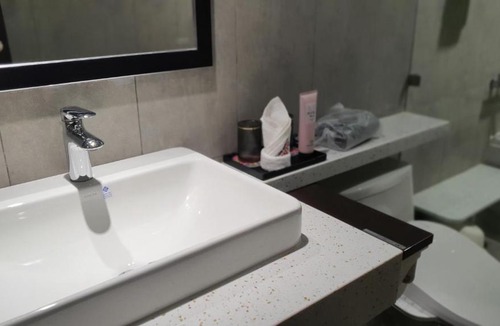 Cong Vi Hotel | MOMIZI HANOI 2 - PHAN KE BINH