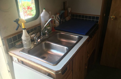 Cabo Bello House | Motorhome with spacious amenities outside