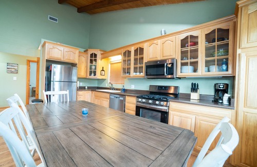 Strawberry House | Mountain Views w/ Pool Table, Game Room and BBQ