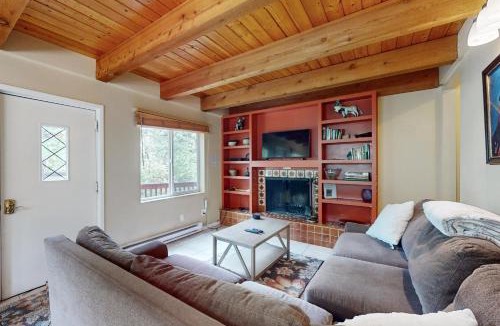 Intermountain Apartment | Mountainside
