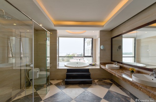 Dong Hoi Hotel | Muong Thanh Holiday Quang Binh Hotel