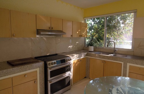 Lomas de Cocoyoc Villa | Casita Perla Heated Pool Volcano View Hot Tub King Bed Grill EV Organic Fruit