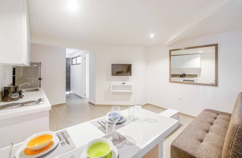 Centro Apartment | Air, King Bed, Kitchen, 50 Mbps Wi-Fi, V1