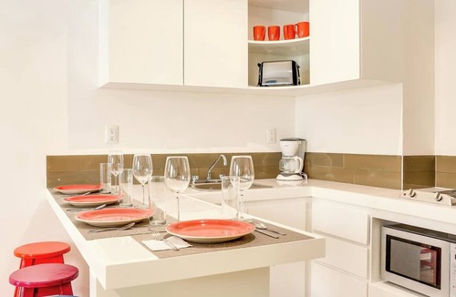 Centro Apartment | Affordable, Minimal, Clean, Fast Wi-Fi, Roof, V6