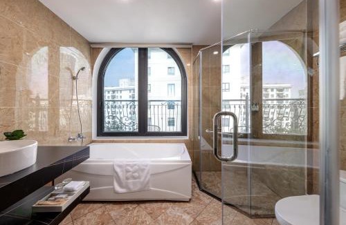 Dich Vong Hotel | Nature Hanoi Hotel