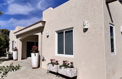 Los Barriles House | New, 2 king bed casita, Town Center, Private Gardens, 2 minutes to Beach