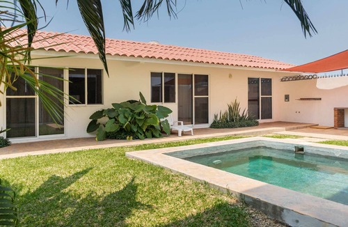 Emiliano Zapata Apartment | NEW! Beach 660 mts, Tropical Garden, BBQ, Pool