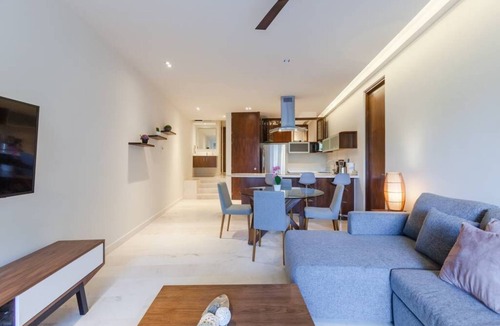 Downtown Apartment | New condo in best building Playa, 1 block from beach, amazing rooftop pool