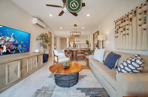 El Tezal Apartment | New Condo Right Next to the Beach - Pool