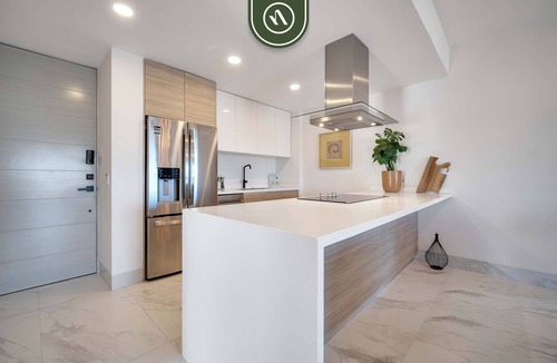El Tezal Apartment | New Condo Right Next to the Beach - Pool
