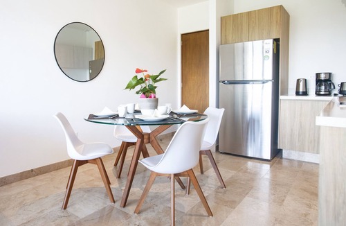 Tohoku Condo | NEW LISTING - IPANA - MONTTHLY STAYS - COZY 2 BDRM CLOSE TO THE BEACH