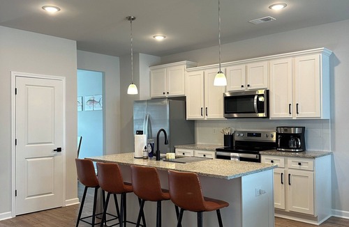Eatonton House | NEW Spacious Lake Oconee Townhome! Stunning views & 100's feet of waterfront!