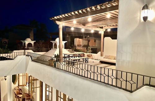 Nopolo House | Newly Updated Villa Oceanview in Coveted Founders pets too