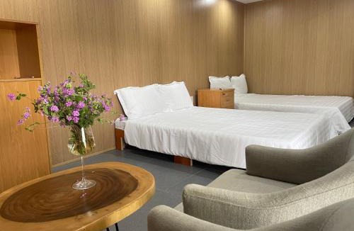 Chau Duc Hotel | Nhà Bên Đồi - The Hill House