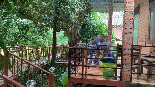 Quan Tom House | Nhà Nghỉ Vượn Hót