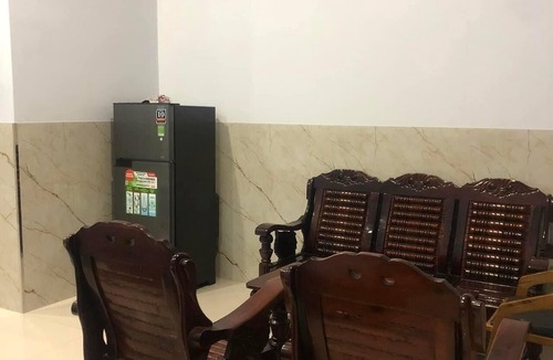 Dinh Quan Hostel | Nha Nghi A&EM