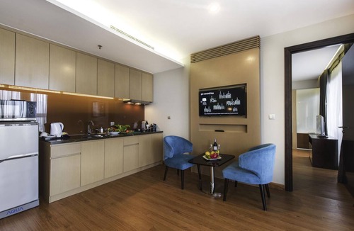 Dich Vong Hau Hotel | Novotel Suites Hanoi