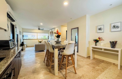 Centro Apartment | Oasis 24/7 Security Pool Sleeps 6 Walk to 5th Ave