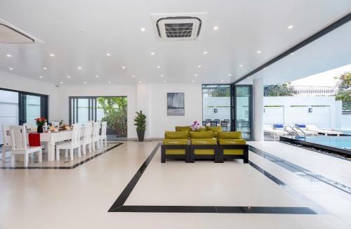 Vung Tau Villa | Ocean 7 BR Villa In Great Location - Free Karaoke Room