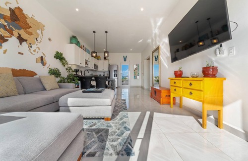 Colonia Meteorologico House | Ocean Front Penthouse w/Private Pool & Views!