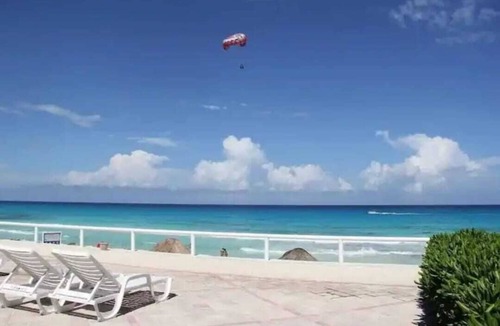 Zona Hotelera Condo | Ocean Front Roomy Caribbean Condo