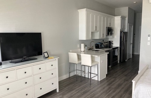 Hull House | Ocean front Studio across from beach