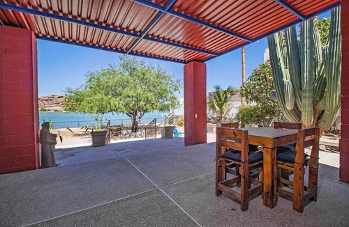 Sector Bahia House | Ocean front casa! Amazing views, jump into the water! Central location w/wifi!