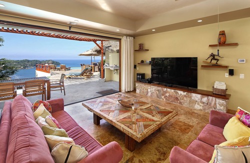 North End Villa | Ocean Surf Villa! Luxury property 3 pools!