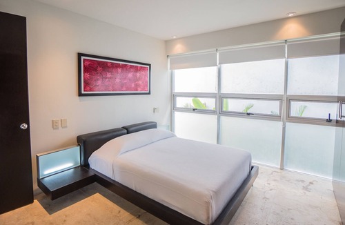 Downtown Apartment | OCEAN VIEW 2 BR CONDO STEPS FROM THE BEACH AND 5TH AV