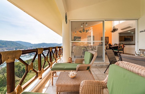 P Chahue Condo | Ocean View Condo Close to Town