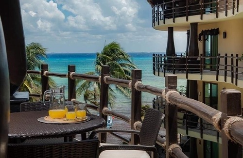 Downtown Condo | OceanFront condo, private hot tub, washer dryer ! Minutes walk to restaurants.