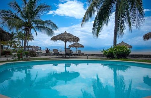 La Cruz de Huanacaxtle Cabin | Oceanfront villa private beach