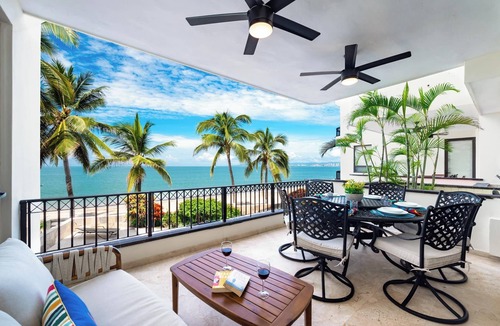 Colonia 5 de Diciembre Condo | Oceanfront Paradise | Pool & Walk-Out Beach Access