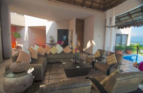 La Punta Villa | Oceanfront staffed villa gated community