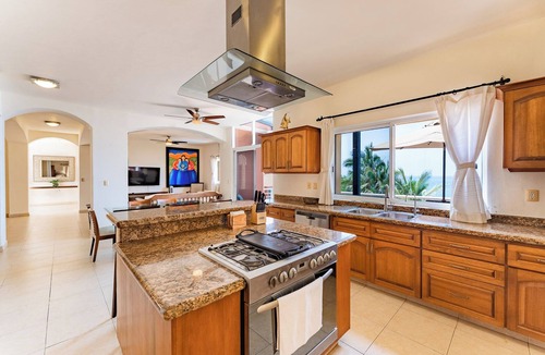 Santa Maria Huatulco Villa | Oceanfront Villa | 4 Ocean-View Suites + Pool