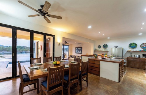 Crucecita Villa | Oceanfront Villa with Infinity Pool & Swim-Up Bar