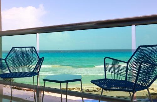 Punta Cancun Apartment | Oceanview 1 min walk to Coco B, pool, beach od110