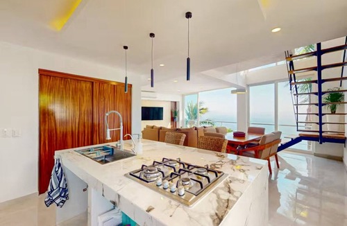 Amapas Apartment | Oceanview Luxury Penthouse | Pool + Walk to Beach