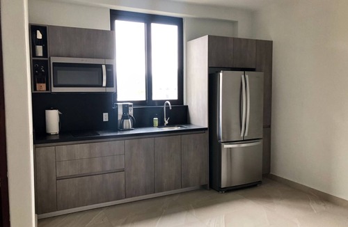 San Francisco Condo | On the Beach Condo with Kitchenette, Big Pool and Hot Tub. Steps to town!