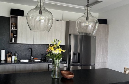 San Francisco Condo | On the beach with big pool and in town. Luxurious 5 bedrooms and 5 bathrooms.