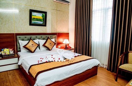 Dich Vong Hotel | OYO 1143 Thu Giang Hotel