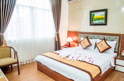 Dich Vong Hotel | OYO 1143 Thu Giang Hotel