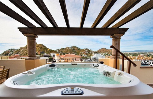 Marina Villa | Pamper yourself at a 3 bedroom Penthouse