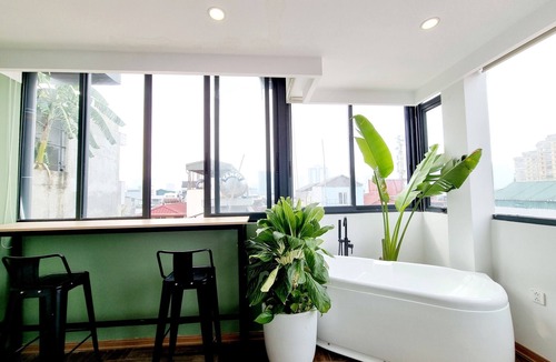Trung Hoa Nhan Chinh Apartment | Panaromic view* Bathtub Brandnew Apt* Central Cau Giay